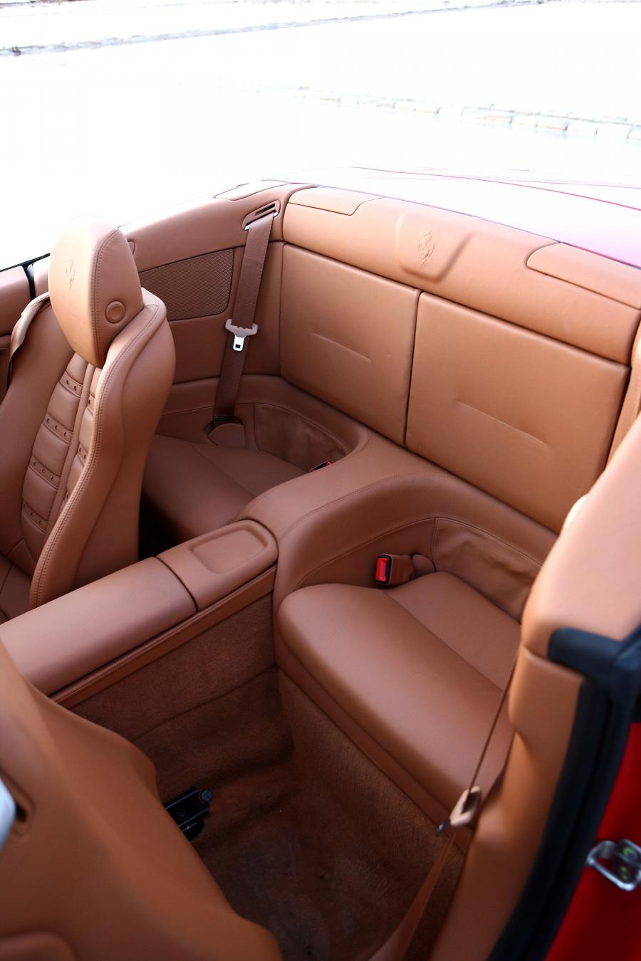 Интерьер Ferrari California 2008 года  (фото 4 из 225)